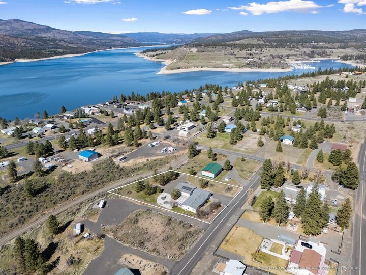 Property Photo:  42605 Doe Rd N  WA 99122 