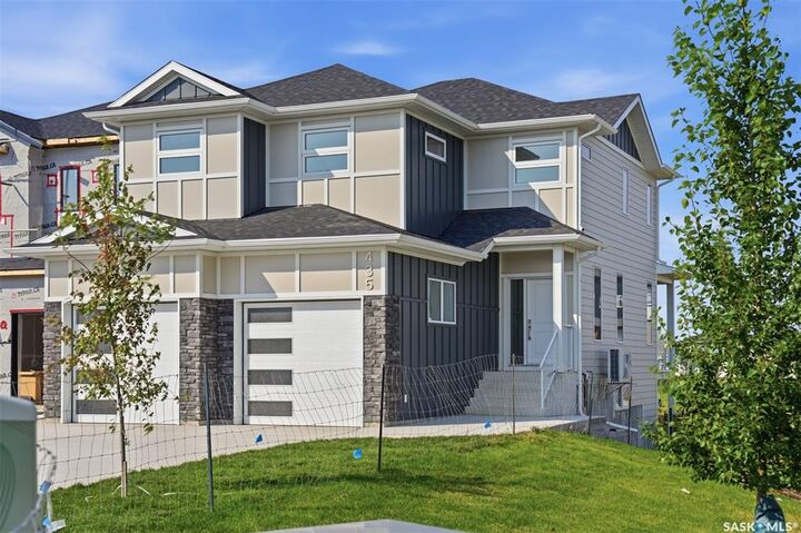 Property Photo:  435 Sharma Crescent  SK S7W 0Y4 
