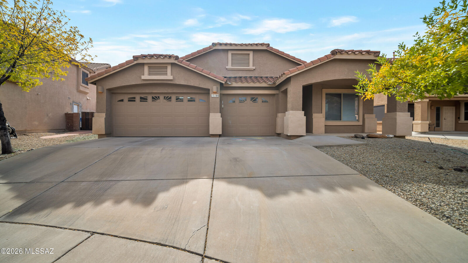 Property Photo: 17180 S Scarlet Cliff Place AZ 85641