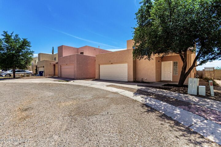 Property Photo:  1624 E Calle Grandiosa  AZ 85706 