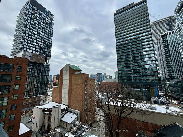 Property Photo:  65 Mutual Street 802  ON M5B 2A9 