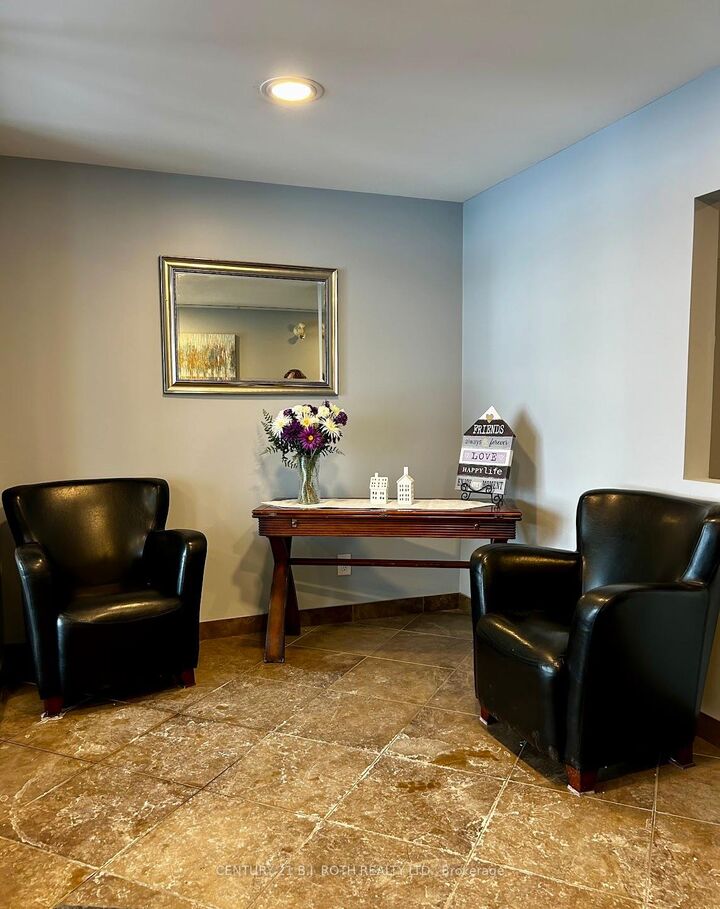 Property Photo:  500 Mapleview Drive W 203  ON L4N 6C3 