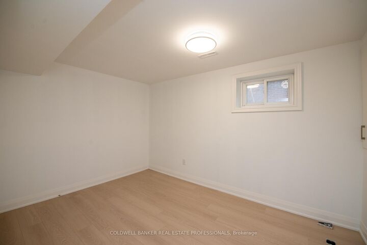 Property Photo: 8 Nootka Crescent Lower ON M2H 2X6