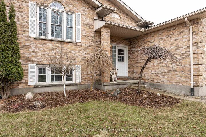 Property Photo: 27 McQueen Court ON N4Z 1H5