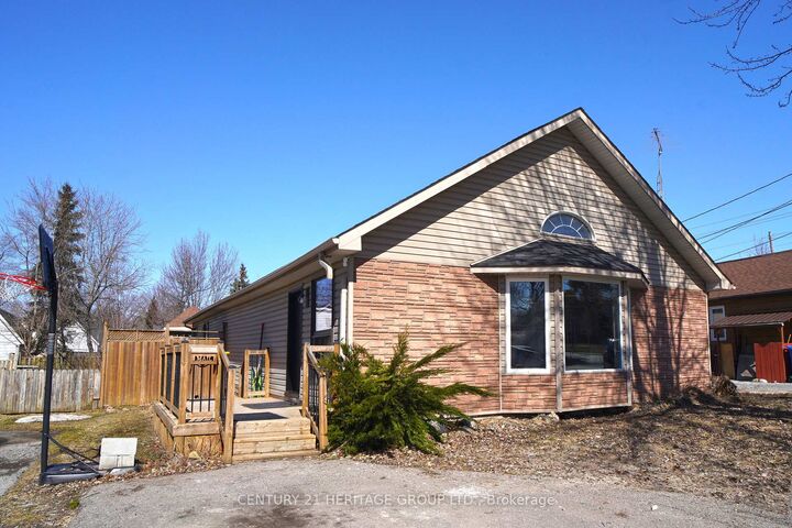 Photo de la propriété:  236 Simcoe Avenue  ON L4P 2H8 