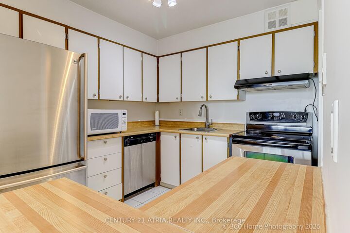 Property Photo: 20 Fashion Roseway N/A 513 ON M2N 6B5