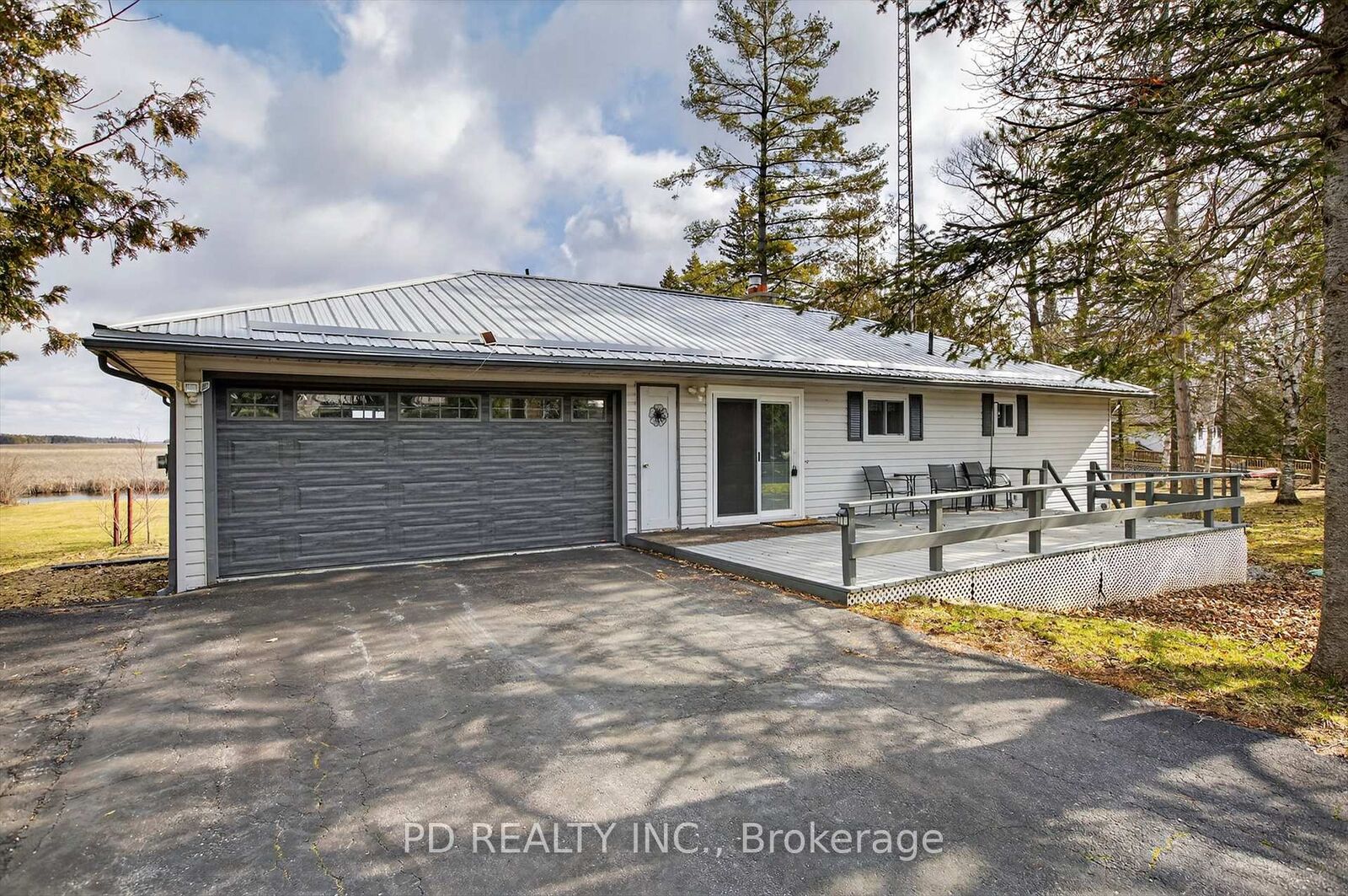 Property Photo: 200 Charlore Park Drive ON K0L 2W0