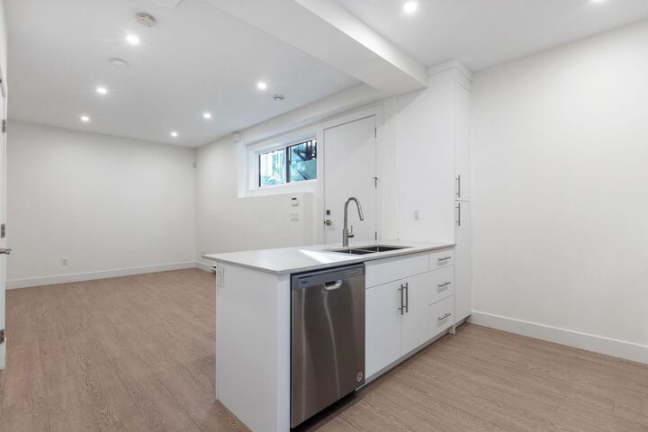 Property Photo:  2644 Chesterfield Avenue  BC V7N 3M2 
