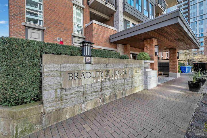 Property Photo: 1135 Windsor Mews 111 BC V3B 0L2