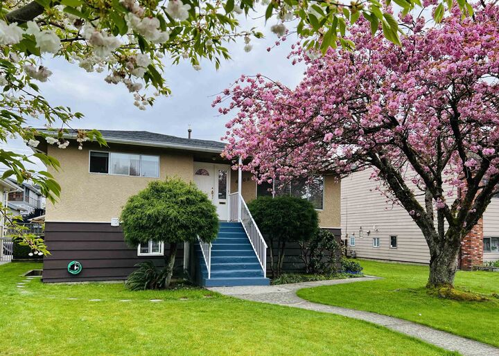 Property Photo: 4708 Westlawn Drive BC V5C 3R3