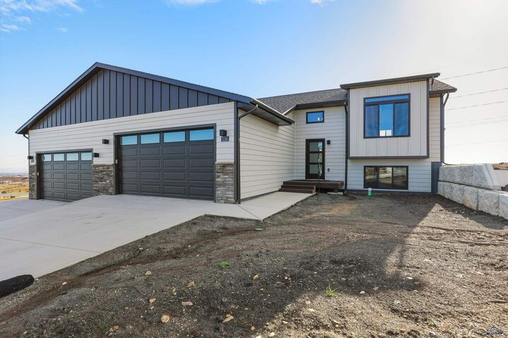 Property Photo:  1125 Pinnacle Ct  SD 57701 