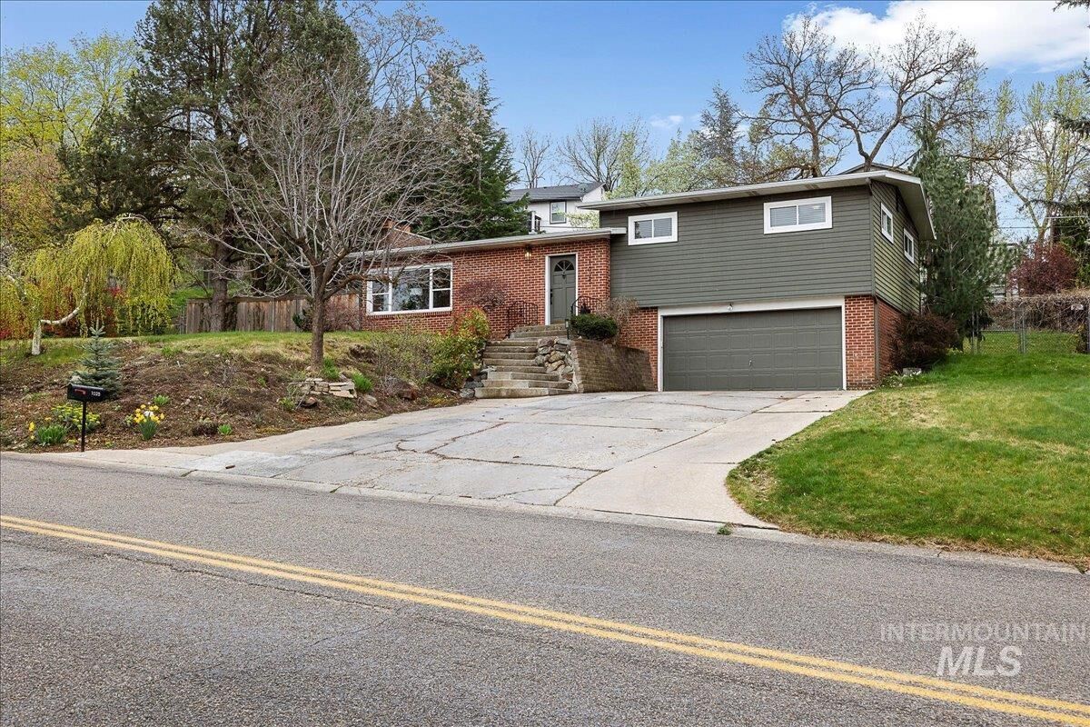 Property Photo:  1025 W Highland View Dr  ID 83702 