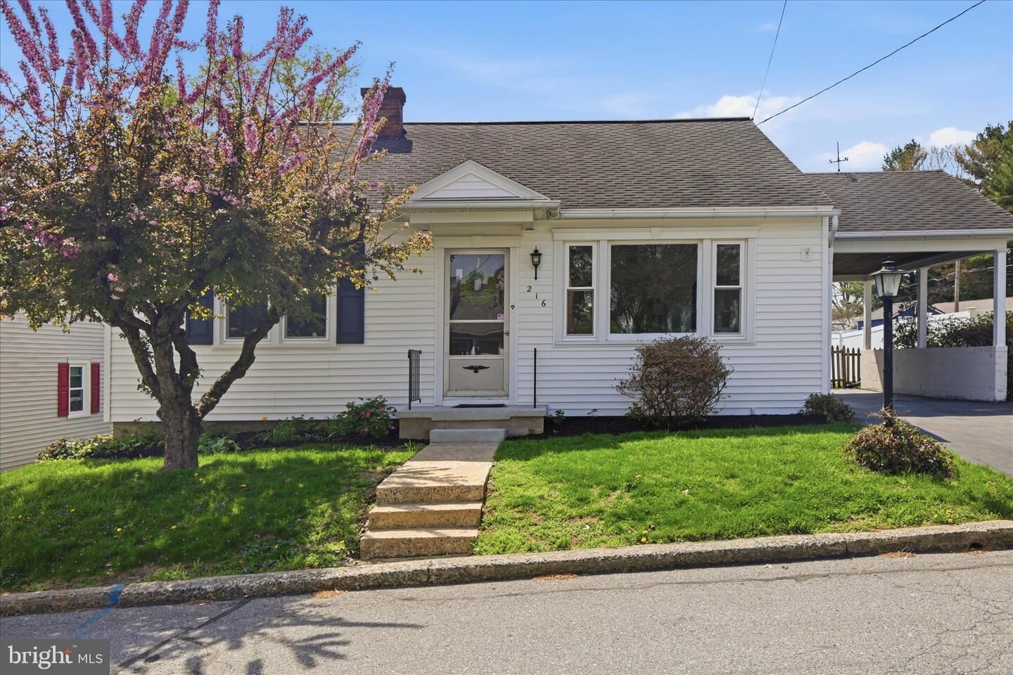 Property Photo:  216 N Pitt Street  PA 17545 
