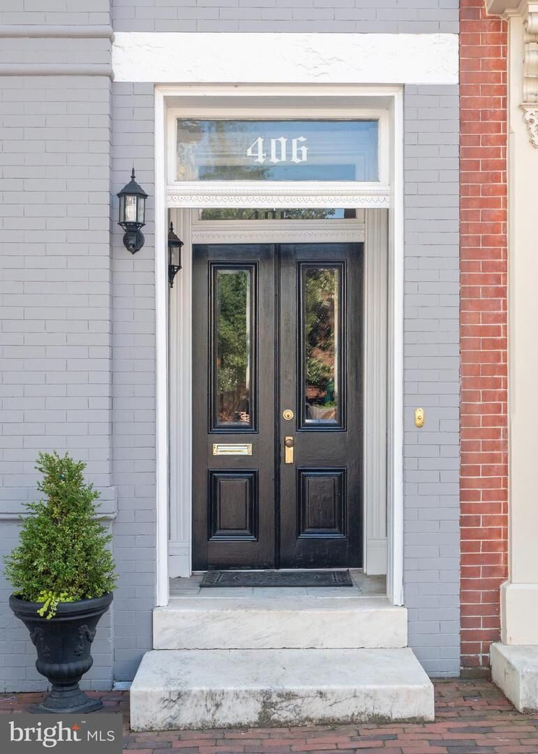 Property Photo:  406 Prince Street  VA 22314 