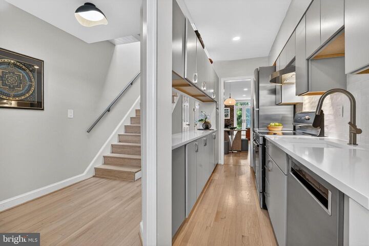 Property Photo: 215 S Payne Street S VA 22314