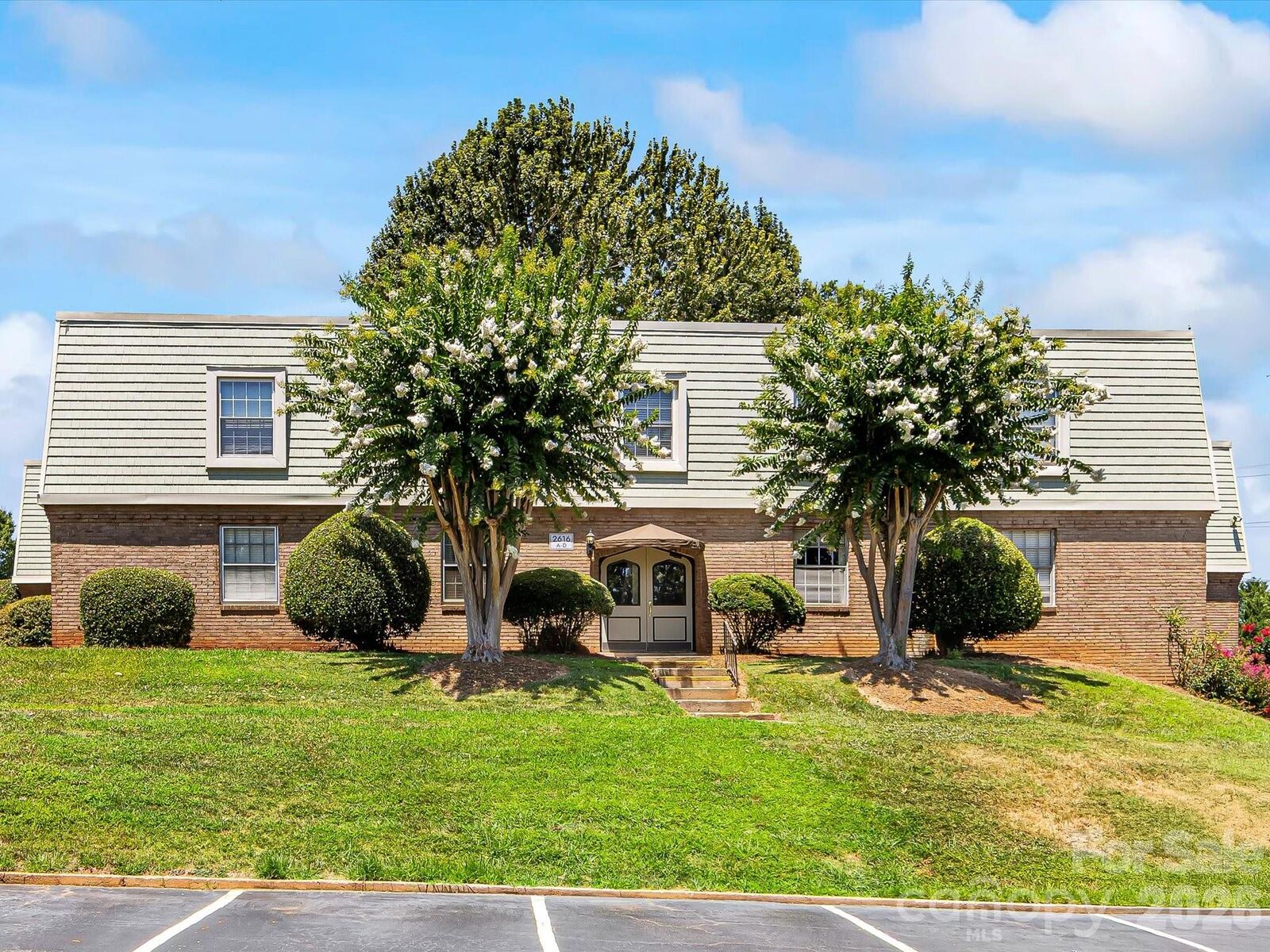 Property Photo:  2616 Park Road B  NC 28209 