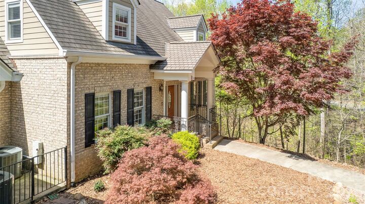 Property Photo:  464 Laurel Cove Road  NC 28677 