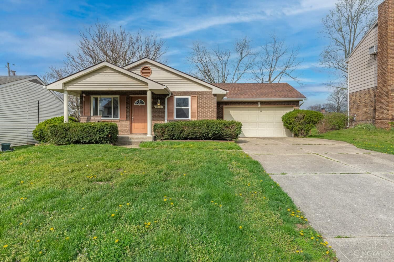 Property Photo:  1616 Daniel Court  OH 45044 
