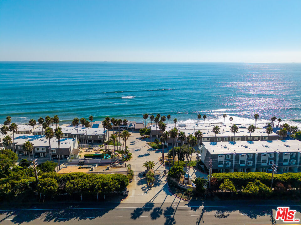 Property Photo: 11838 Ebbtide Ln CA 90265