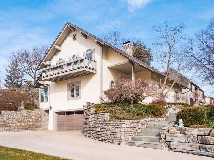 Property Photo: 2484 Danvers Court OH 43220