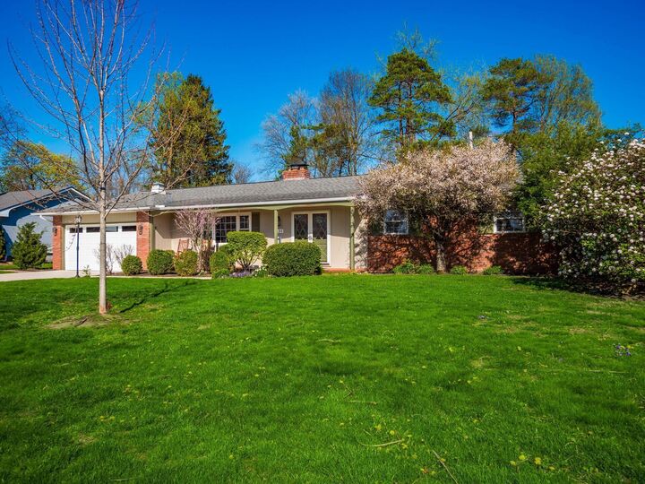 Property Photo: 1490 Pemberton Drive OH 43221