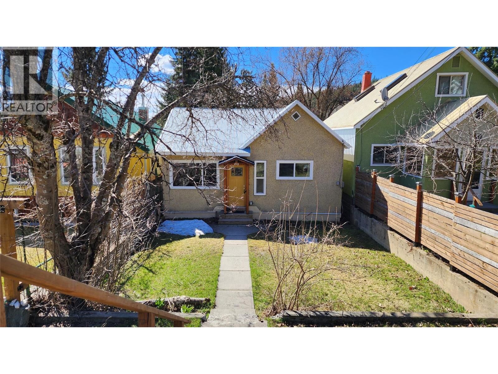 Property Photo:  1675 Leroi Avenue  BC V0G 1Y0 