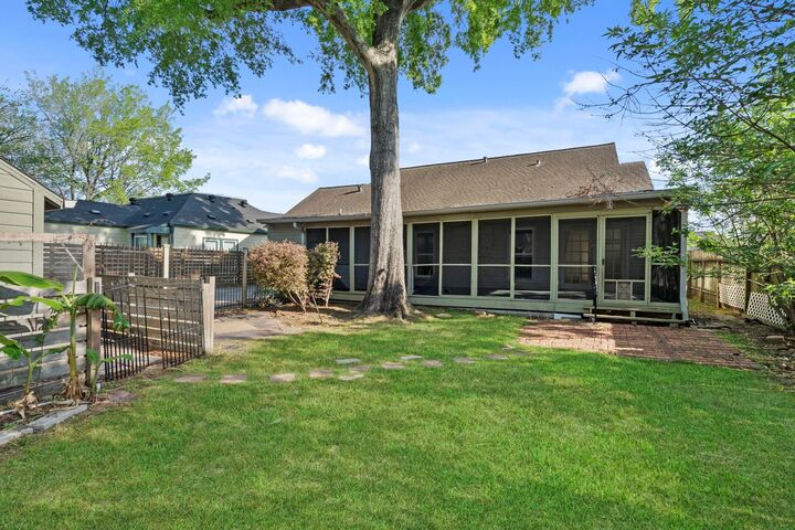 Property Photo:  4390 Varsity Lane  TX 77004 