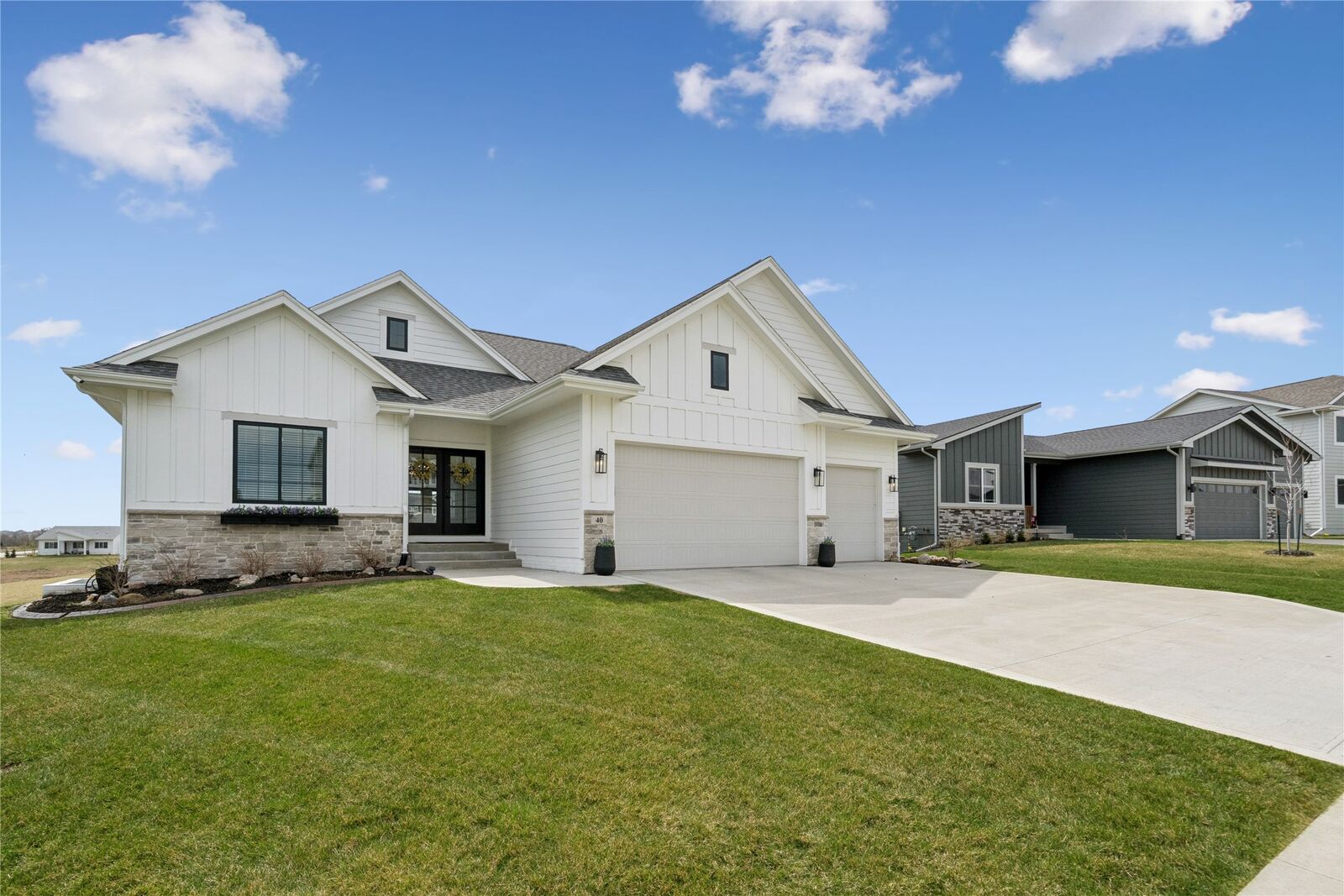 Property Photo: 40 NW Valleyview Drive IA 50263