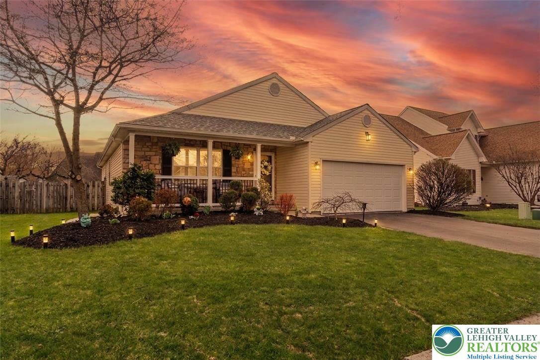 Property Photo:  1928 Vintage Drive  PA 18045 