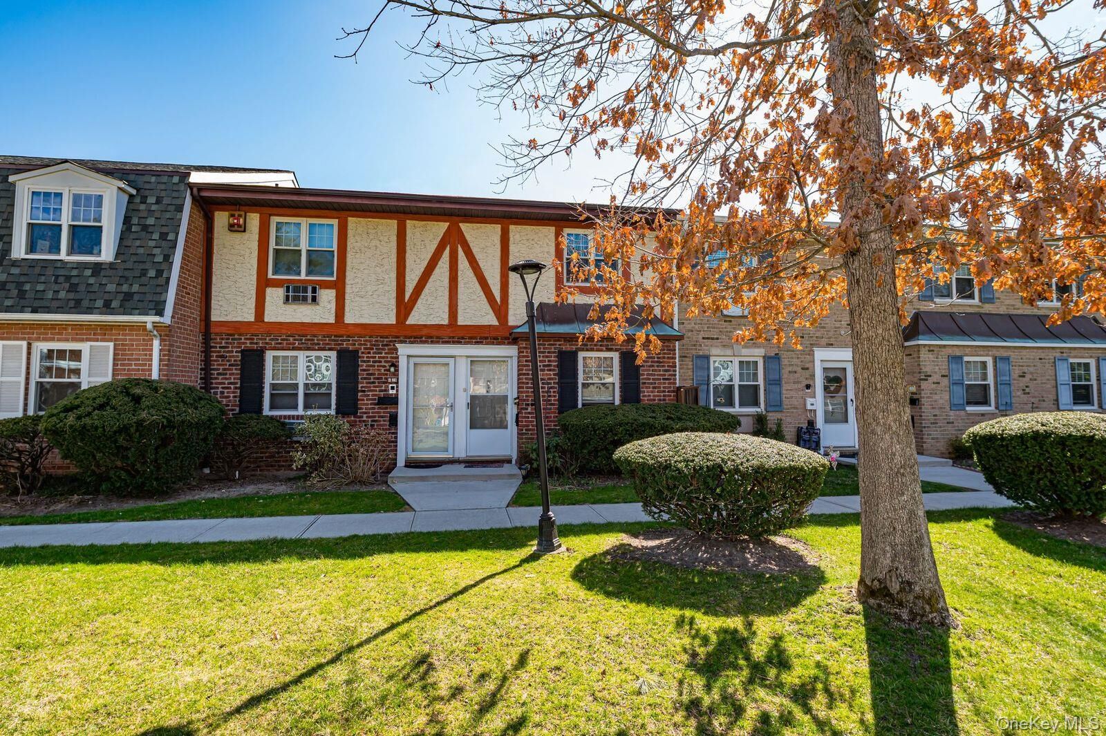 Property Photo:  21 Glen Hollow Drive G30  NY 11742 