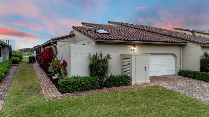 Property Photo:  2341 Harbour Oaks Drive  FL 34228 