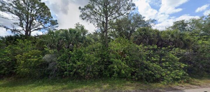 Property Photo:  1320 Commerce St  FL 33953 