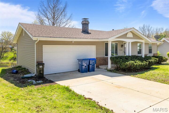 Property Photo: 210 Vistaoak Court MO 63021