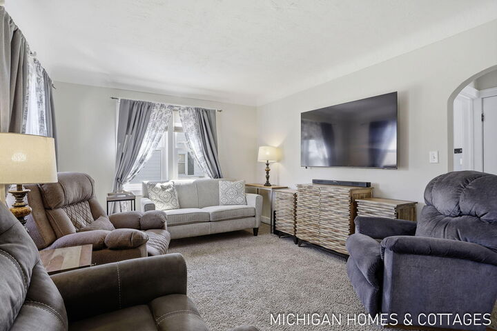 Property Photo:  736 Lincoln Avenue  MI 49423 