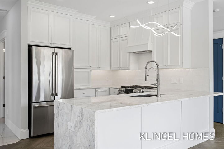 Property Photo:  930 W Savidge Street  MI 49456 