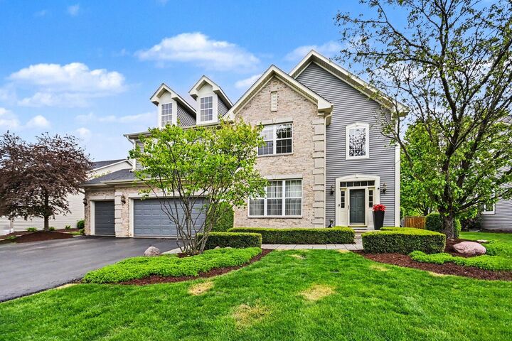 Property Photo:  2715 Forest Creek Lane  IL 60565 