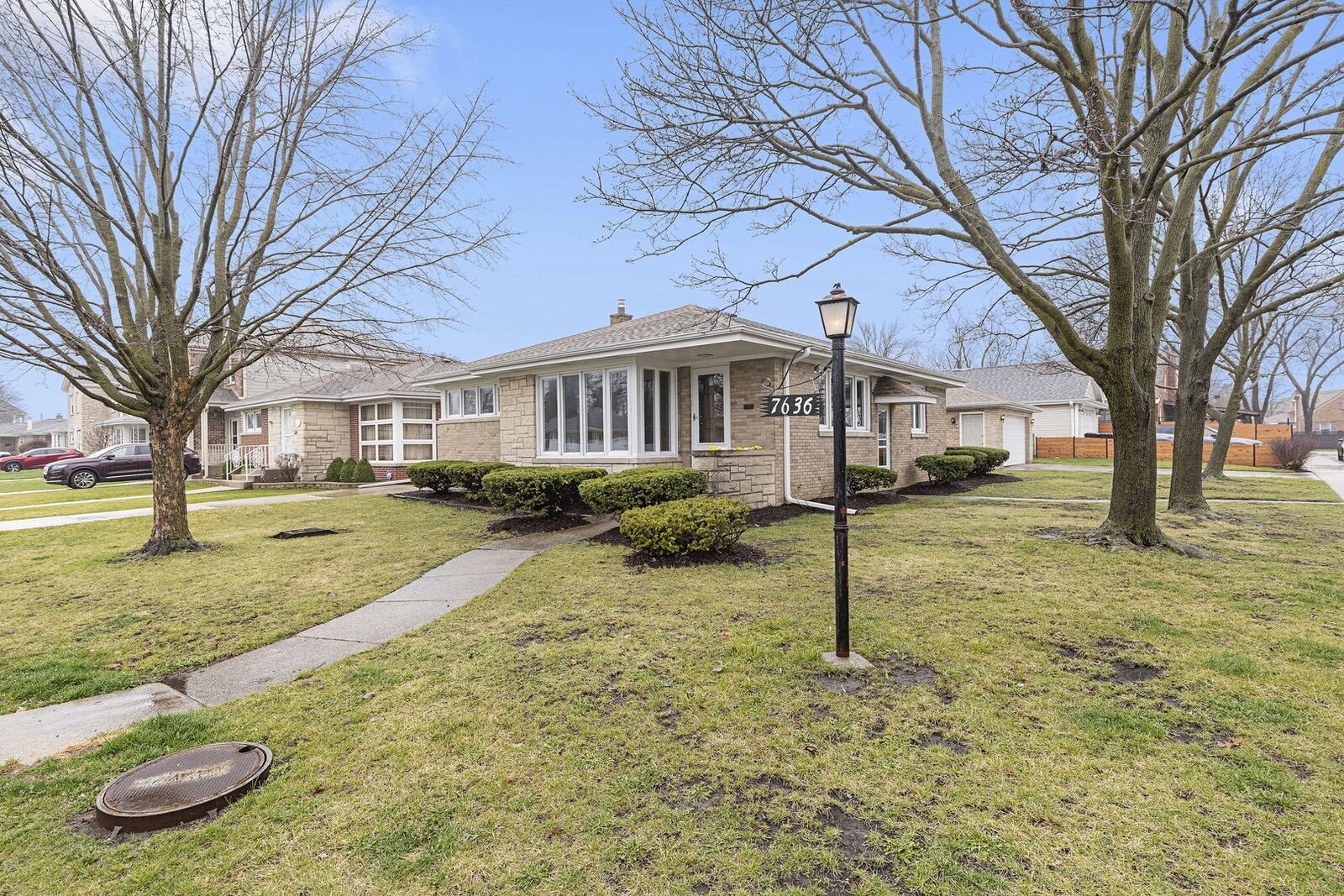 Property Photo: 7636 W Rosedale Avenue IL 60631