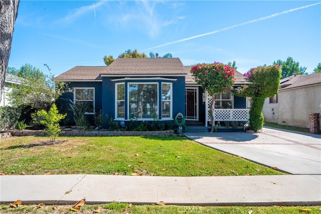 Property Photo:  17504 Hamlin  CA 91406 