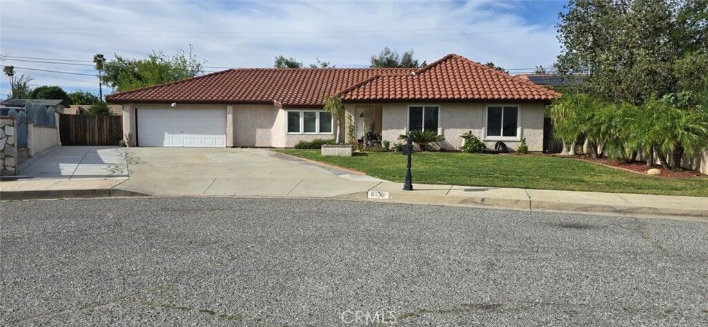 Property Photo:  682 W Cheshire  CA 92377 