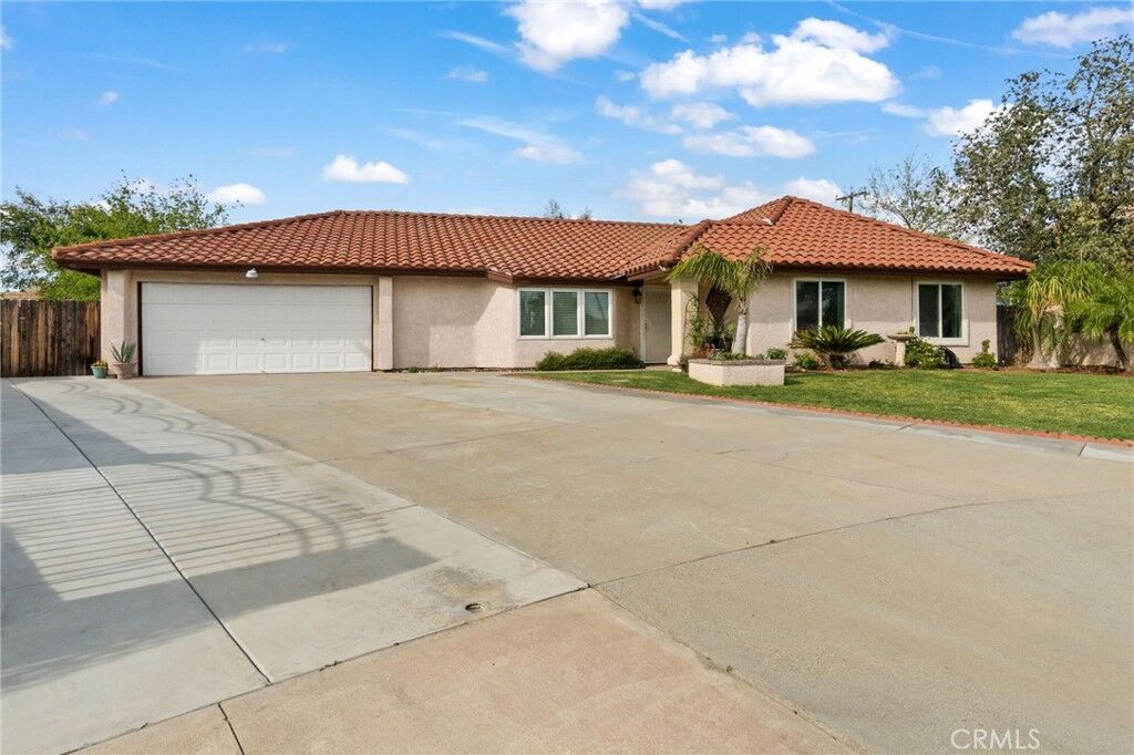 Property Photo:  682 W Cheshire  CA 92377 