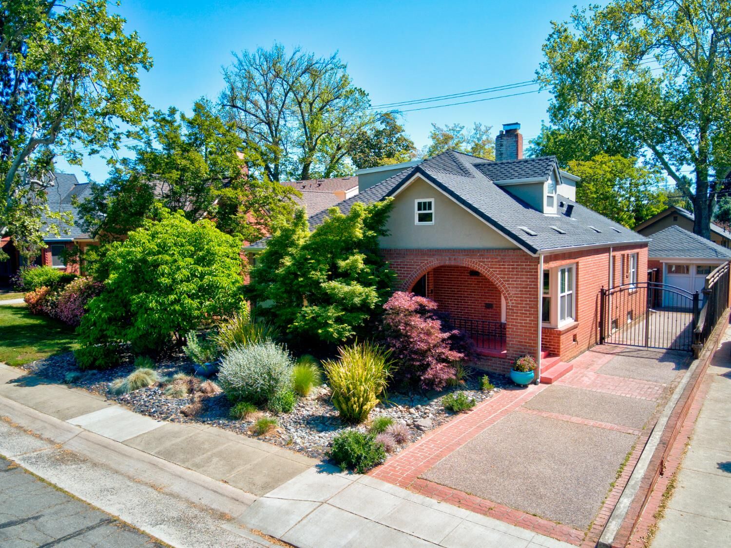 Property Photo:  905 47th Street  CA 95819 