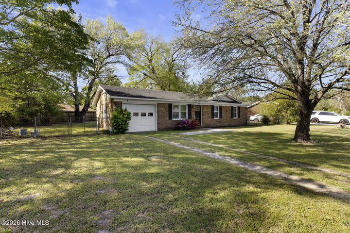 Property Photo:  110 Linville Drive  NC 28429 