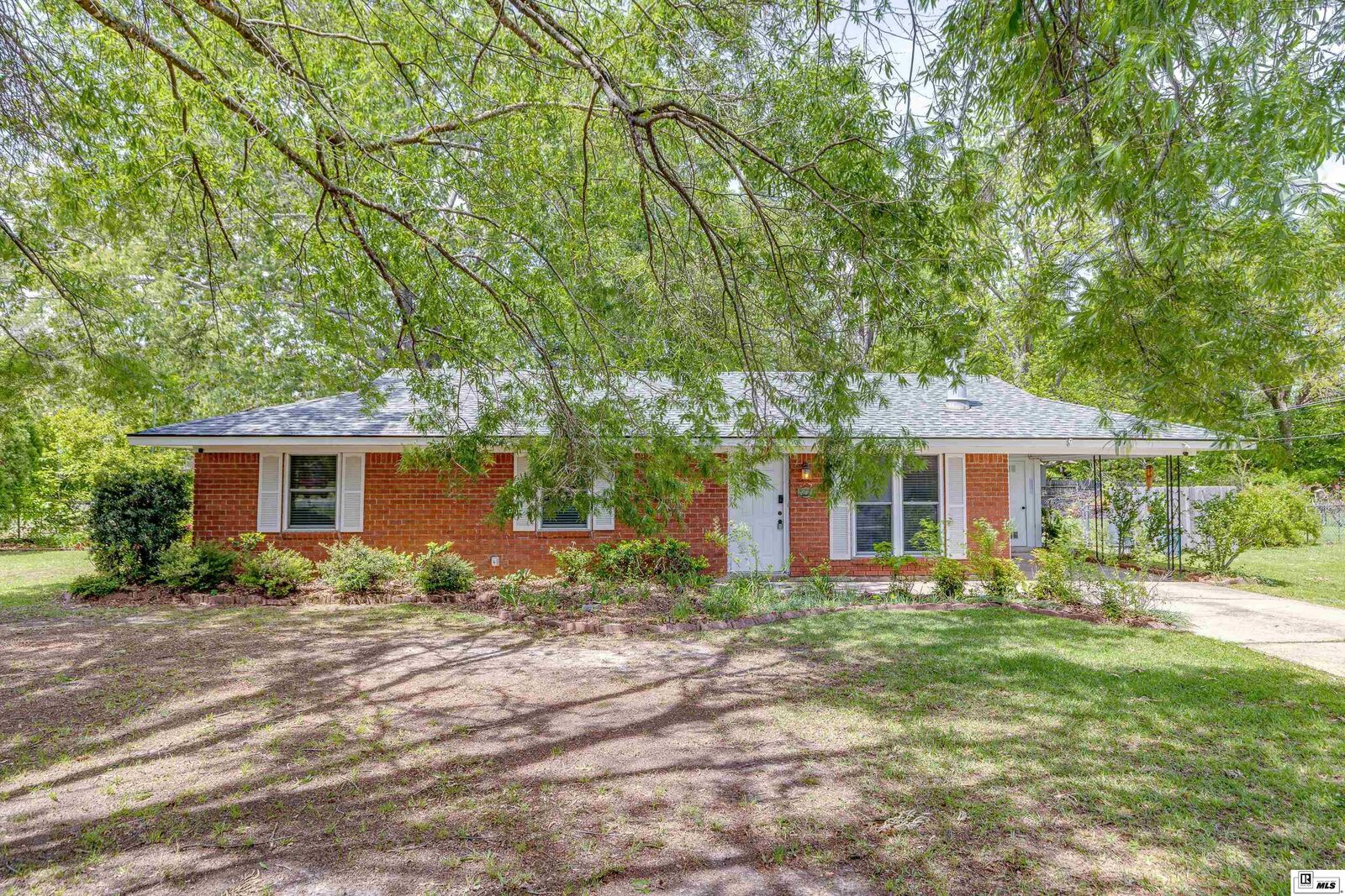 Property Photo: 203 Holly Ridge Drive LA 71203