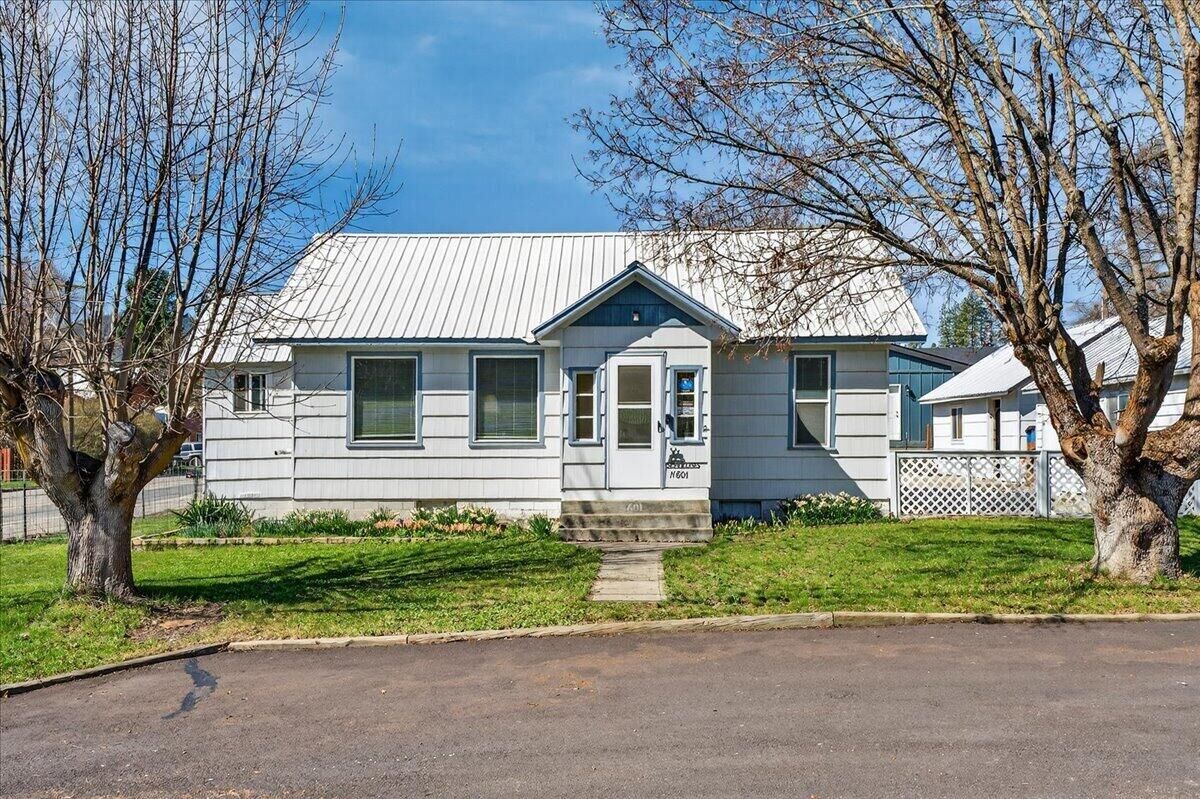 Property Photo:  601 N Kruger St  WA 99109 