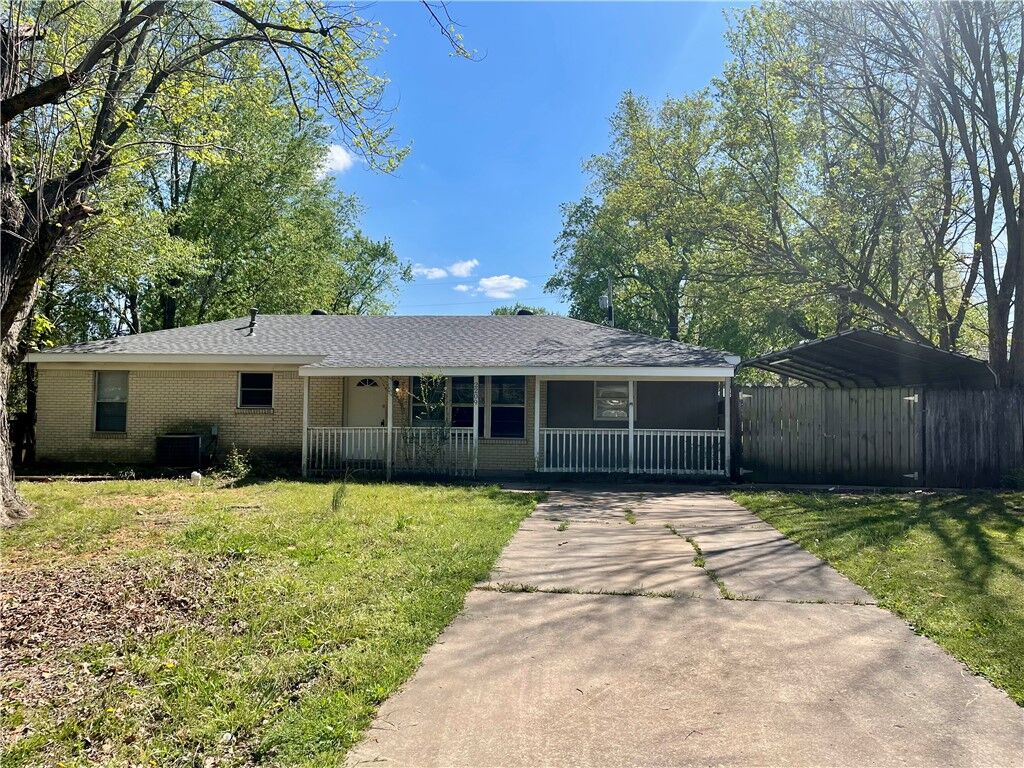 Property Photo: 2209 Sycamore Place AR 72762