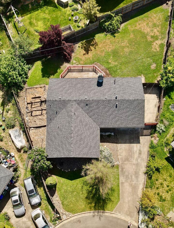 Property Photo:  118 N 4th Street  OR 97540 