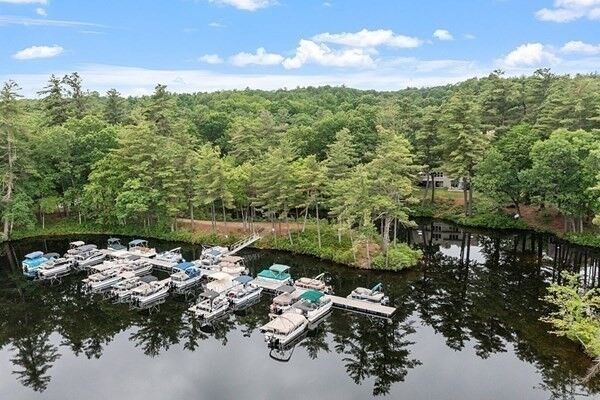 Property Photo:  18 Wintergreen Ct 18  MA 01462 