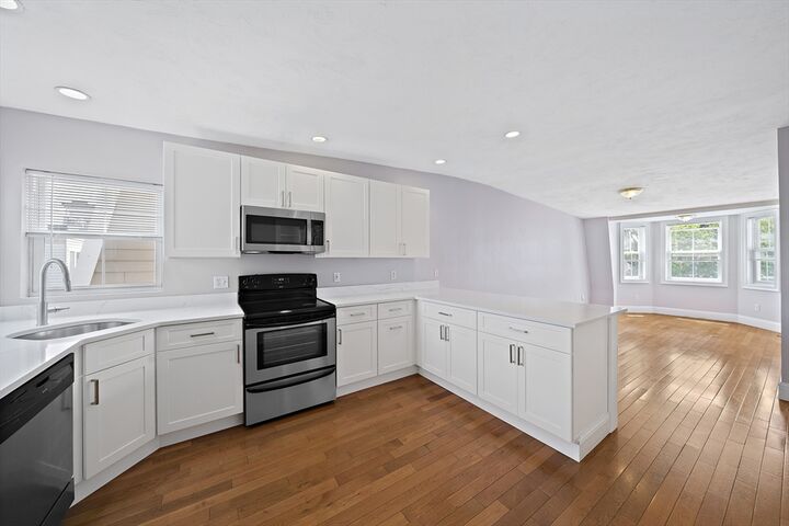 Property Photo:  662 E 7th Street 3  MA 02127 