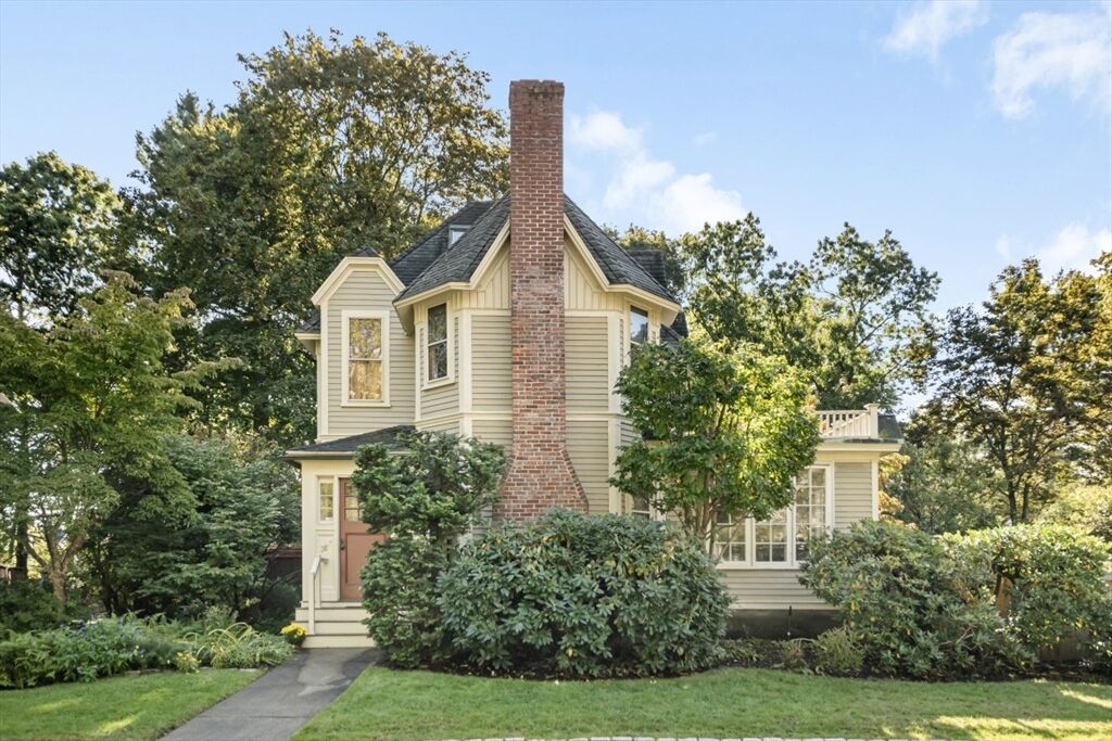 Property Photo:  284 Lake Ave  MA 02461 