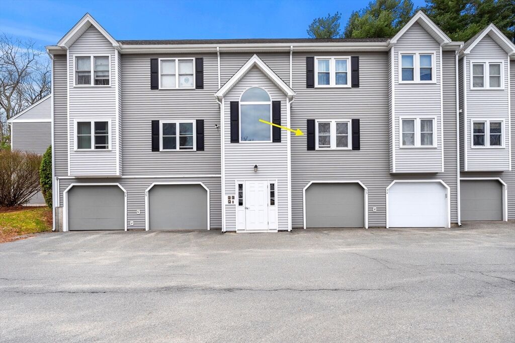 Property Photo: 84 Tennis Plaza Rd 33 MA 01826